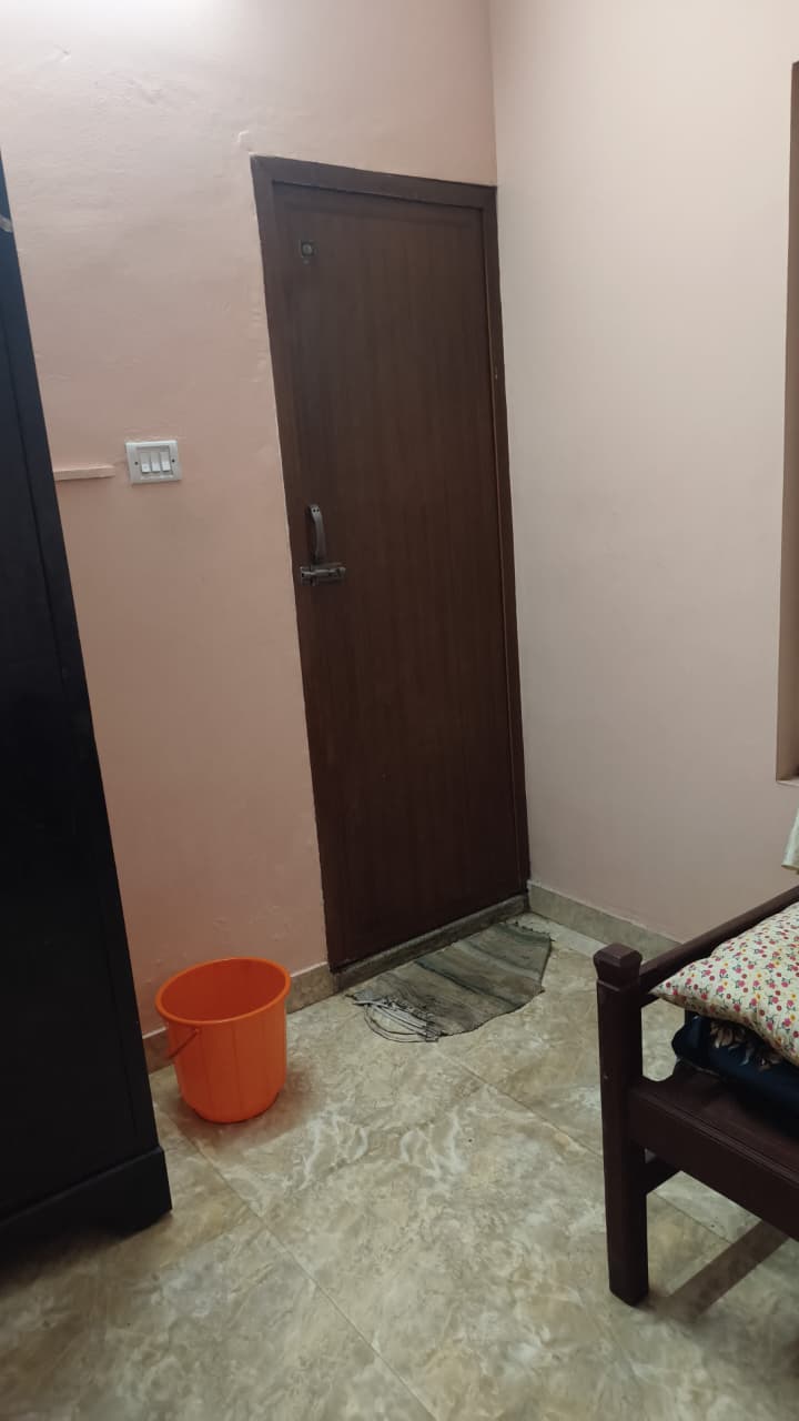 Furnished 2BHK House - Photo 4