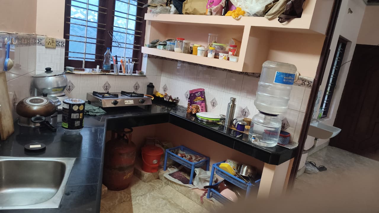 Furnished 2BHK House - Photo 3